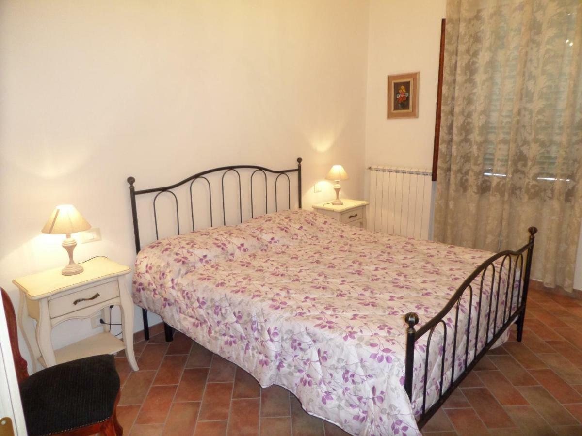 La Terrazza Apartment Palaia Bagian luar foto