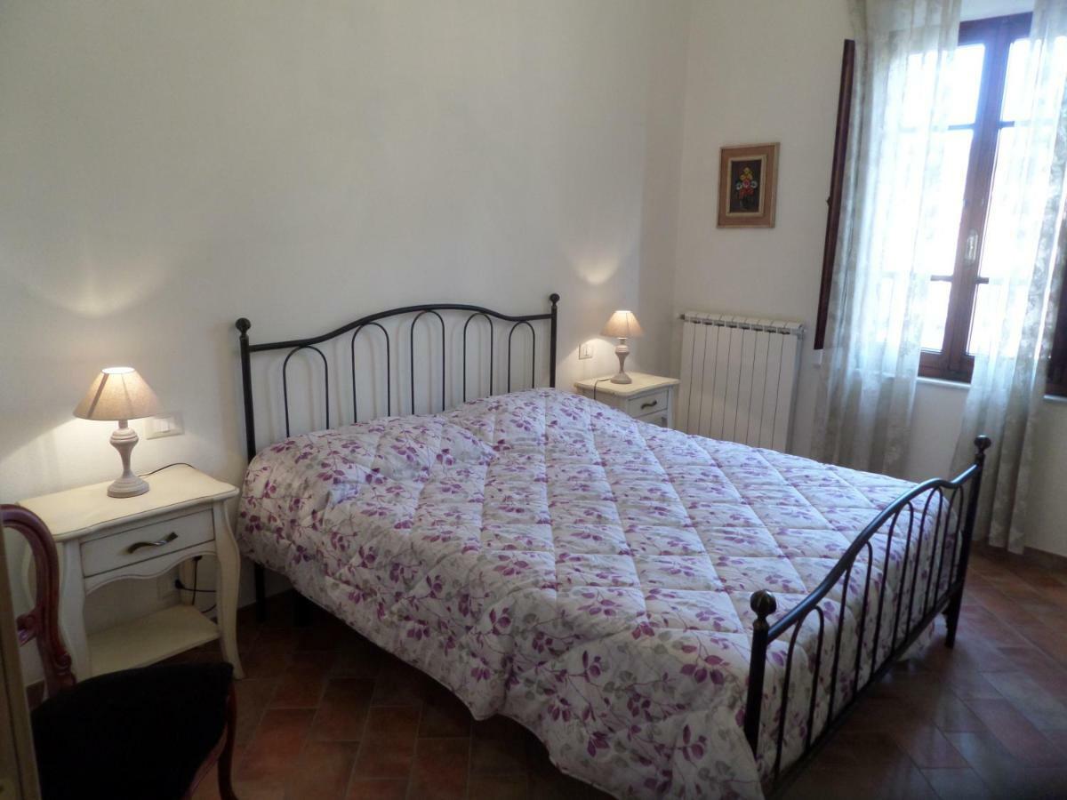 La Terrazza Apartment Palaia Bagian luar foto